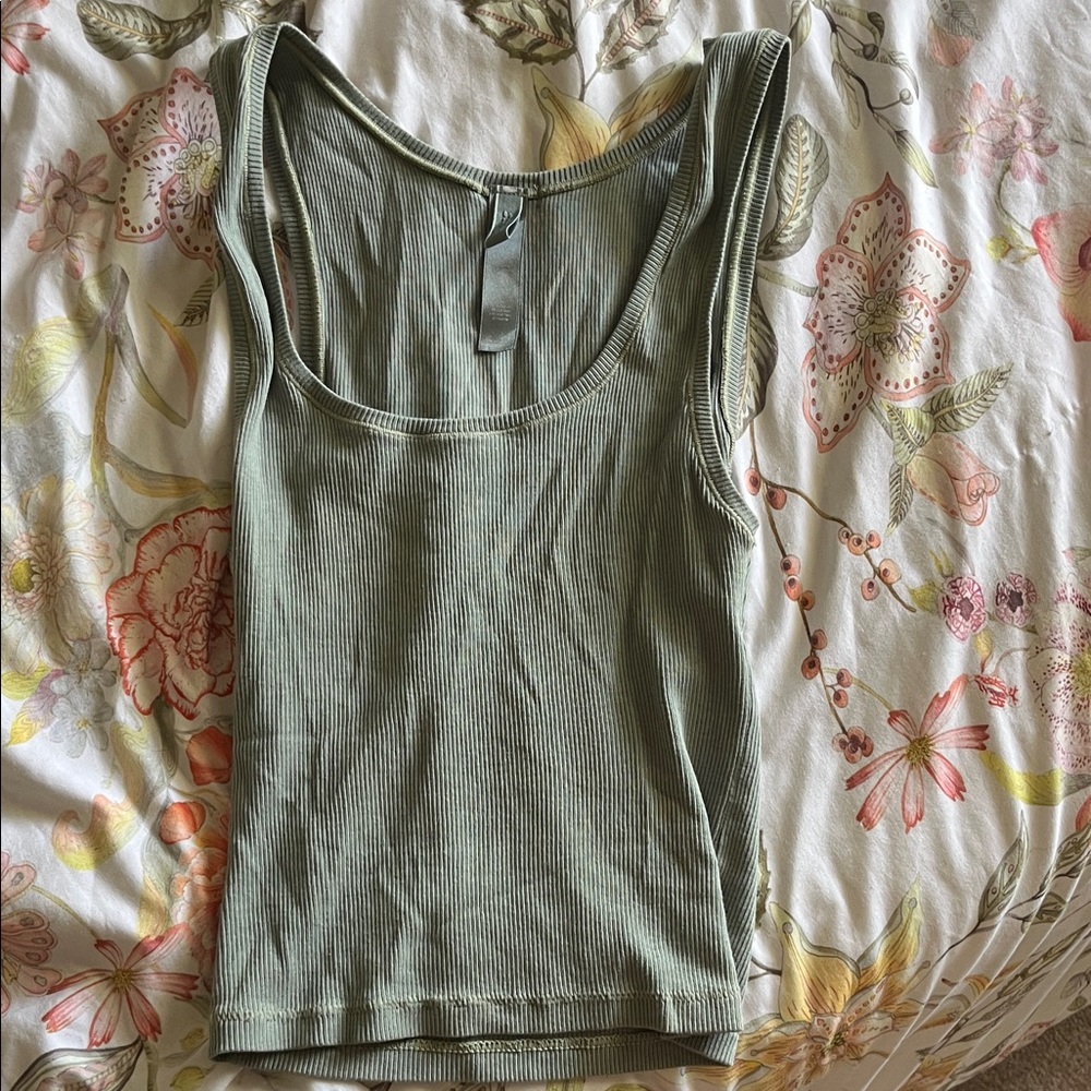 Skims ribbed top